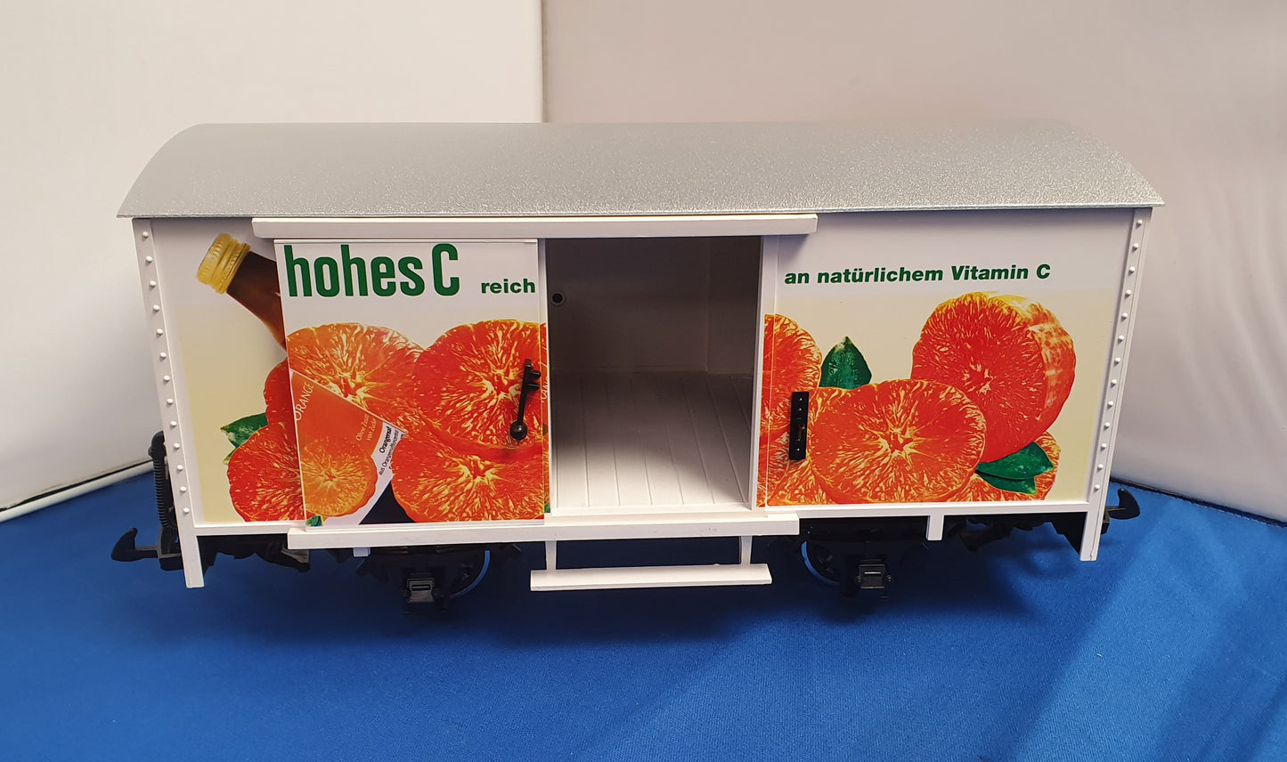 LGB Boxcar G Scale - Hohes C fruit drink.43360